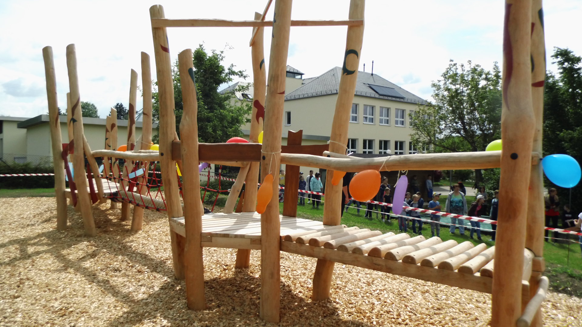 Neuer Spielplatz für die Schule Röpsen